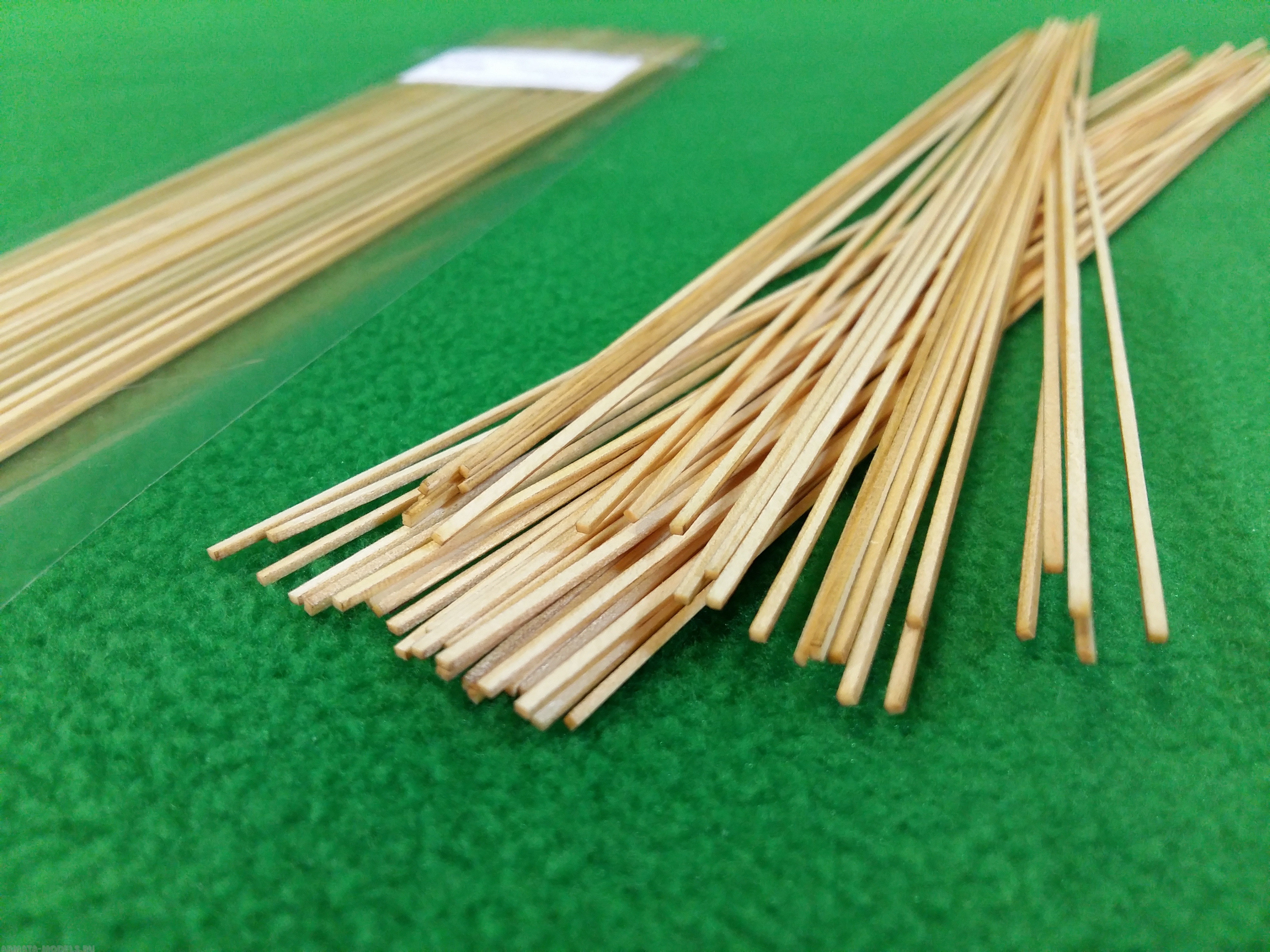 5125 рейки 1х1,5 мм - длина 300 мм - сосна - 50 шт