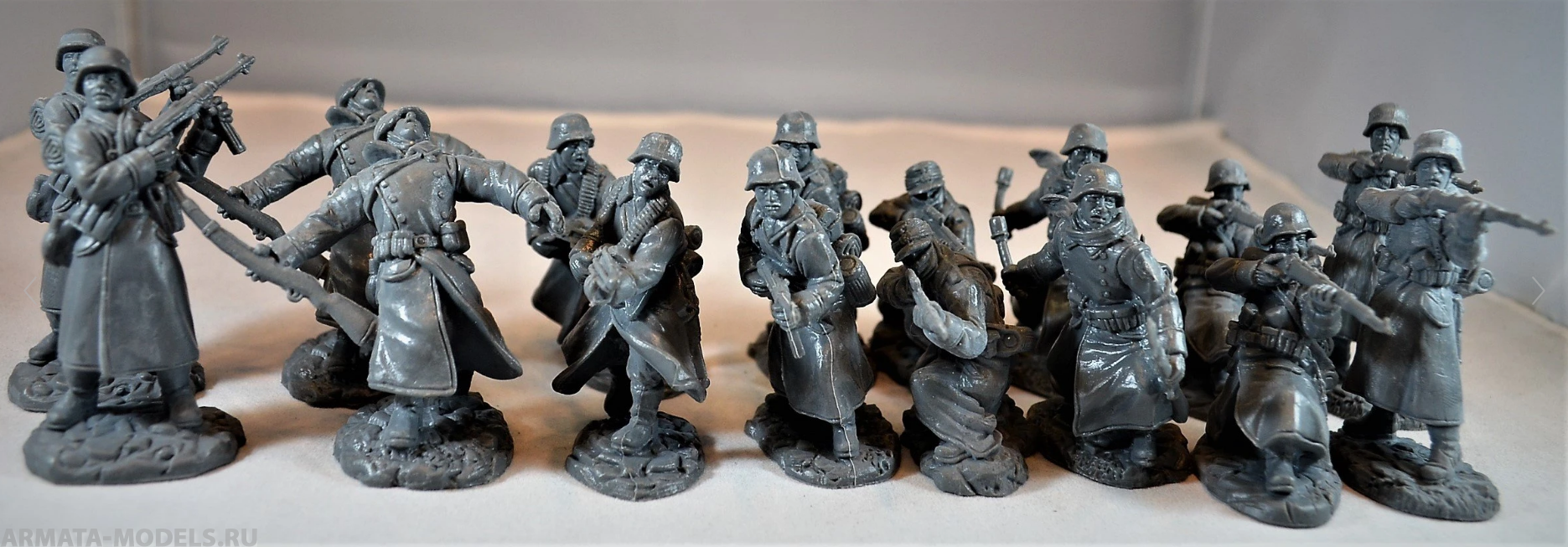 TSSD04 Фигуры WWII «Long Coat» German Infantry  (16 x 1/32 figures) TSSD
