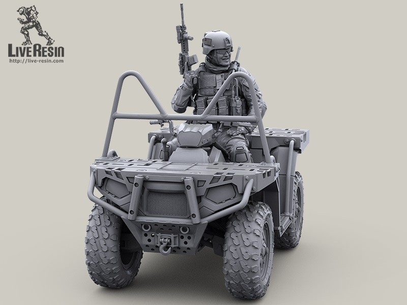 LRM35022 Боец Сил Специального Назначения США или МАРСОК США управляющий квадроциклом, улыбающийся