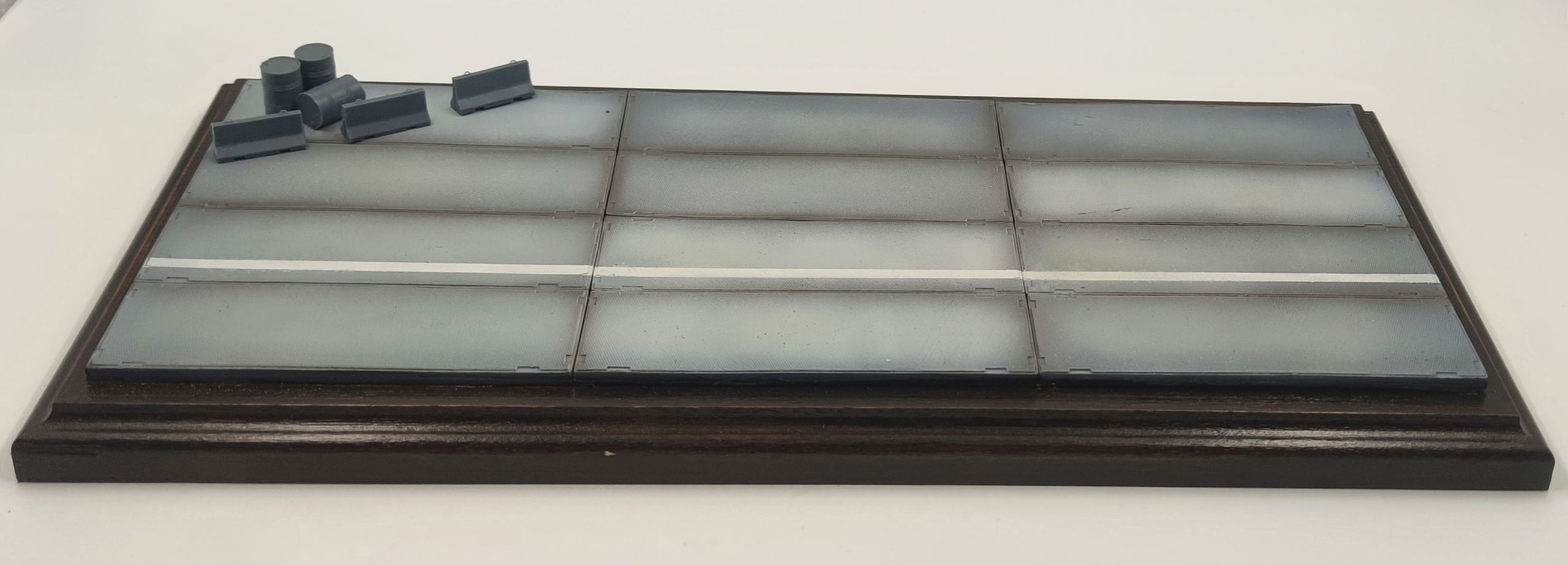 HE-48031 Подставка 'Бетонка' на деревянной основе Размер 40*20чм(Не для свободной продажи)